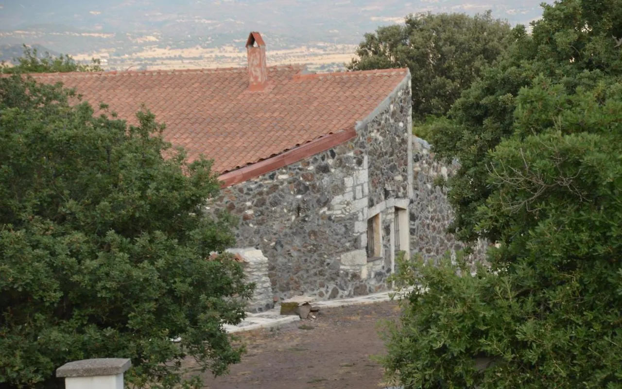 Su Montiju De Sa Falada Manna Cheremule Lägenhet